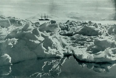 De Terra Nova in McMurdo Sound, ca. 1910-1913, 1913