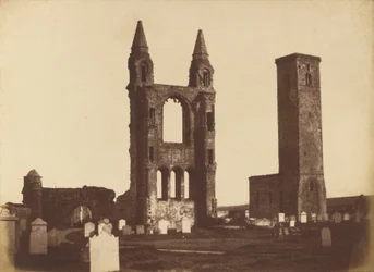 St. Andrews Cathedral, oostgevel en St. Regulus Tower