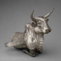 Vaatwerk eindigend in de voorzijde van een stier, ca. 1300 v.Chr.