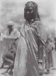 Afrika: Aulad Hamid zilveren en amberkleurige ornament