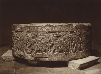 Mexico: offeraltaar van koning Tizoc, Nationaal Museum (z/w foto)