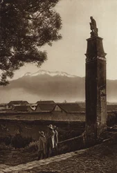Mexico: Amecameca met Iztaccihuatl (z/w foto)