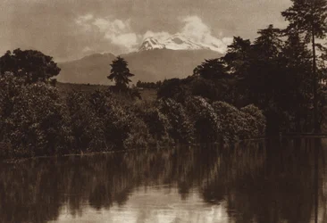 Mexico: Iztaccihuatl, gezien vanaf Miraflores (zwart-wit foto)