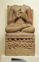 Houtsnede van Boeddha in de houding van het geven van een preek, Sarnath, Uttar Pradesh, 5e eeuw