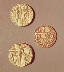 Dinars van Kumargupta I (425-454), Chandragupta I (320-335) en Sri Rajray