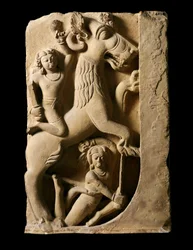 Indiase kunst: Griffioen met twee krijgers. Gupta-dynastie (320-600 na Christus) Uit Saranath.