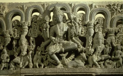 Latei die de Drie-eenheid uitbeeldt: Siva, Brahma en Vishnu, Warangal, Kakatiya