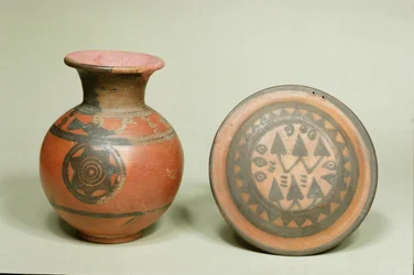 Terracotta pot en deksel, van Begraafplaats H in Harappa, Indusvallei, 1500 v.Chr.-1200 v.Chr.