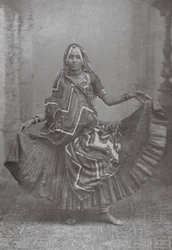 Bombay / Mumbai: Indiase rokdans (z/w foto)