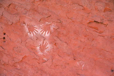Oude Anasazi rotstekeningen, handafdruk in Grand Gulch, Utah