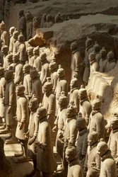 In het Terra Cotta Warrior Museum, scènes van de verschillende krijgers in het Pit 1-gebied, 2009