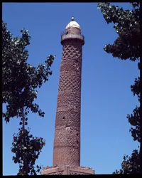 De scheve minaret van de grote moskee van Al Kabeer (Al Noori)