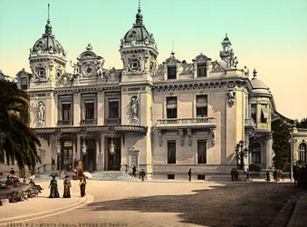 De gevel van het Casino van Montecarlo, in het Vorstendom Monaco, in Frankrijk