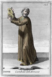 Cimbalen van Armeens muziekinstrument met percussie. Gravure uit 