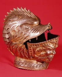 Helm met het gezicht van een monster (staal)