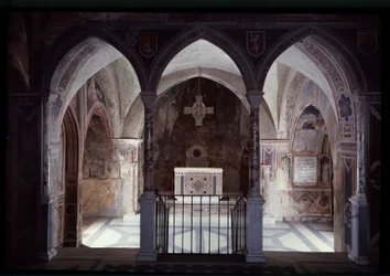 Interieur van pastorie en altaar, grot van Sint-Benedictus (sacro speco) Subiaco