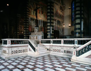 Interieur van de kathedraal Santo Stefano de Prato