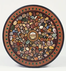 Italiaanse specimen marmeren ronde tafelblad gecentreerd rond een micro mozaïek van het Sint-Pietersplein, Rome