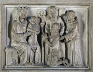 Madonna en Kind, met een krijger en heiligen, reliëf door De Meesters van Campione