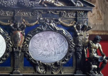 De Farnese Kist, detail van ovale inleg die de Triomf van Bacchus uitbeeldt, door Sebastiano Sbarri (fl. 1548-61) en Giovanni Bernardo da Castel Bolognese
