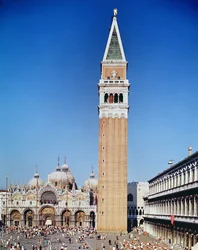 Uitzicht op de campanile en de basiliek van San Marco