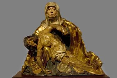Maagd van barmhartigheid voor Christus die stierf rond 1510-1520, regio Zuid-Tirol, sculptuur van predelle in beschilderd en verguld hout, bewaard in het Musée Bonnat de Bayonne. Selva fotografie, 2008