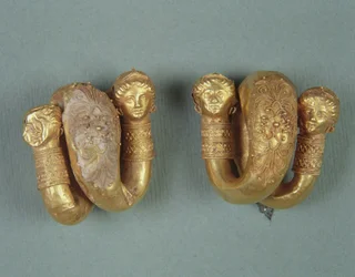 Paar oorbellen (goud)