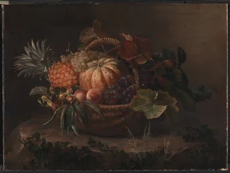 Een mand met fruit op een boomstronk