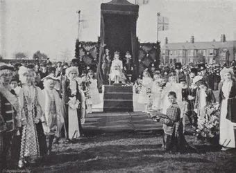 Knutsford May Day Festival, kroning van de Koningin