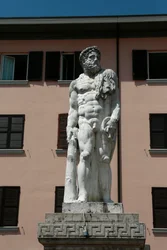 Standbeeld van Hercules door Jacopo Sansovino, Brescello, Provincie Emilia Romagna, Italië