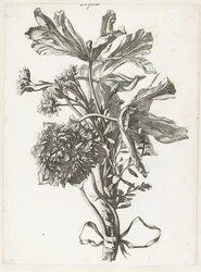 Boeket met uitgebloeide tulpen, een anemoon en immortellen