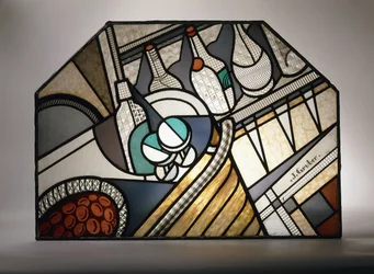 Een art-decostainedglaspaneel met een cocktailbar