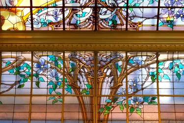 Nancy (departement 54), Art Nouveau, “La verriere aux Clematites” (1901), Glas-in-lood door Jacques Gruber (1870-1936)