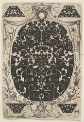 Ovale hanger versierd met Schweifwerk, omgeven door kleinere motieven en gekroond