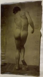 Studie van een mannelijk naaktmodel, staand en op de rug gezien, in het atelier van Jacques de Lalaing