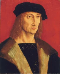 Portret van een man met een bontgevoerde jas, gouden ketting en een zwarte baret, voor een rode achtergrond