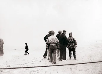 Mannen aan de kust, Scheveningen, Nederland, 1898