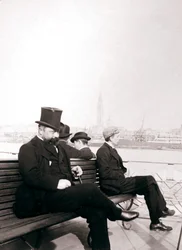 Passagiers op een veerboot, Rotterdam, 1898
