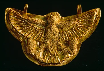 Gouden valkenhanger uit het Museum voor Onderwaterarcheologie in Bodrum. Bodrum, Turkije.