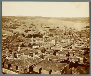 “De Bosporus” [Istanbul. Panorama van de stad - uitzicht in de richting van de Bosporus]