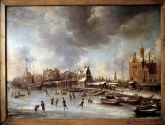 Winterlandschap. Schaatsers op een bevroren meer.