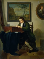 Een man die aan zijn bureau schrijft