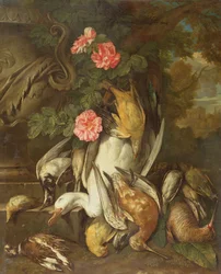 Dode eend, snip, vinken en andere dode vogels met rozen en urn in een bosrijk landschap