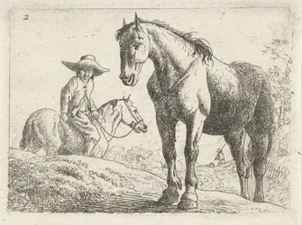 Een paard, een man te paard op de achtergrond
