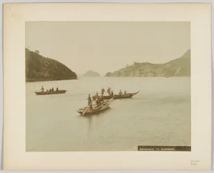 Ingang van Nagasaki, Japan (handgekleurde zwart-wit foto)