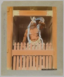 Beeld van Nio in Nikko, Japan (handgekleurde zwart-wit foto)