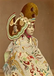 Japans meisje in traditionele kleding, ca. 1880