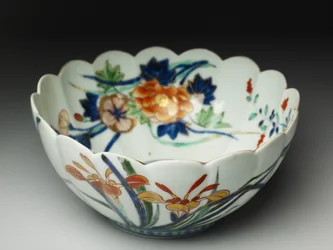 Kom met gegolfde zijkanten en een geschulpte rand, ko-Imari aardewerk, ca. 1770-20