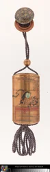 Inro versierd met een hofdame, ojime en netsuke