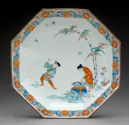 Achthoekige schaal met een scène die het verhaal van de Hob in de put illustreert, Kakiemon aardewerk, ca. 1700
